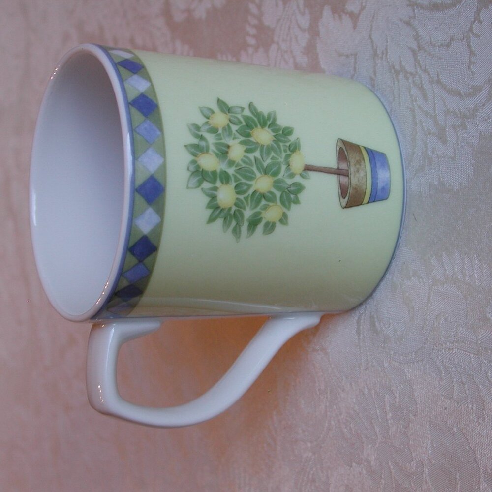 NWOT 2 Royal Doulton 1999 Carmina Indonesia Fine China Lemon Tree Topiary mugs - Picture 2 of 4